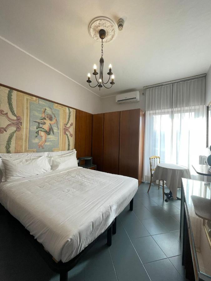 Hotel La Bussola Cittiglio Bagian luar foto