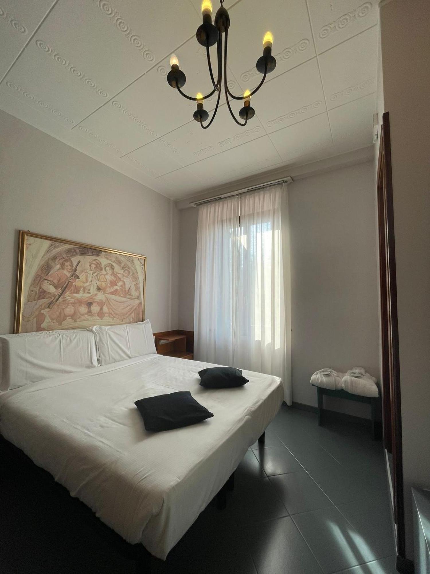 Hotel La Bussola Cittiglio Bagian luar foto