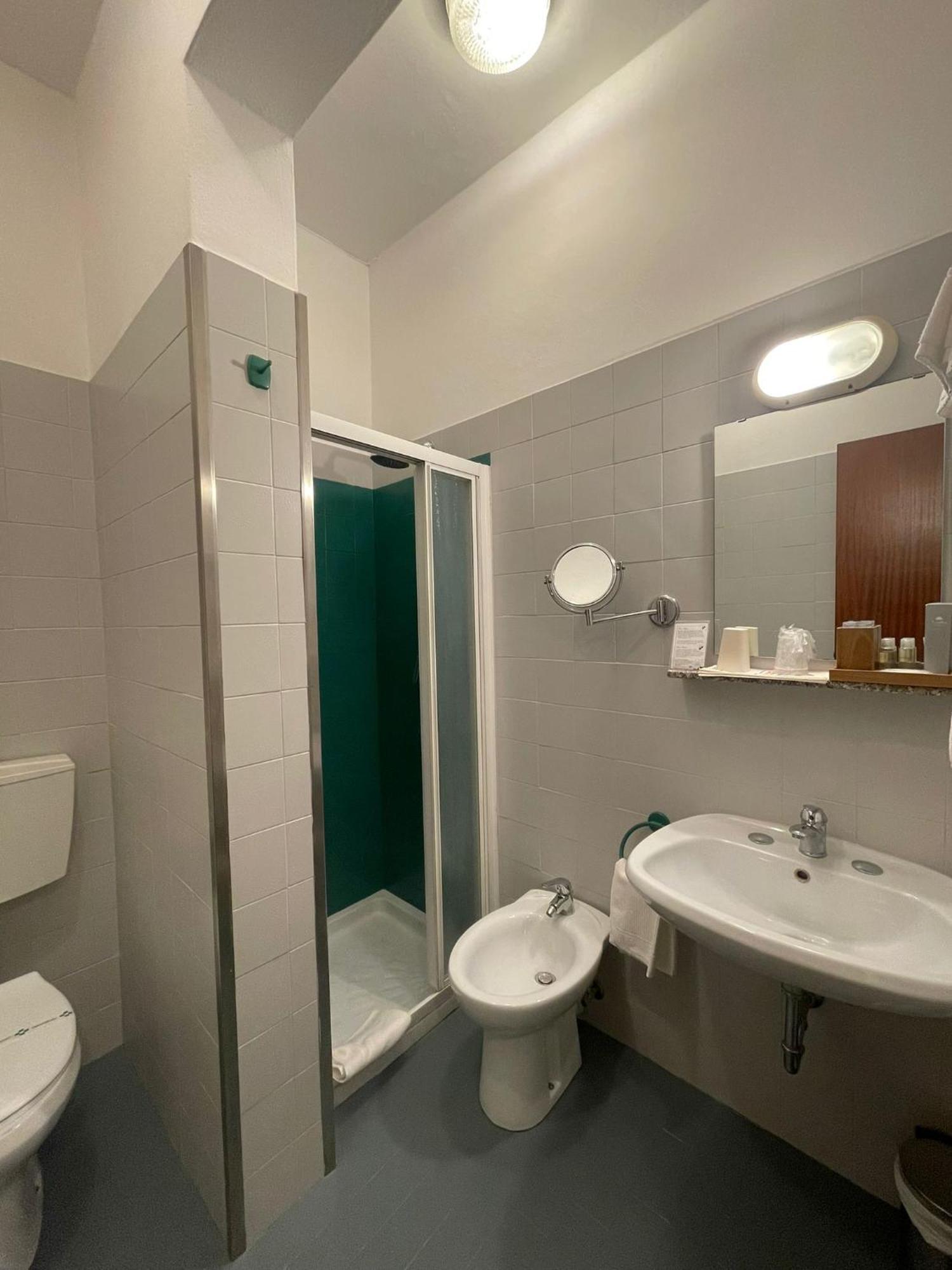 Hotel La Bussola Cittiglio Bagian luar foto