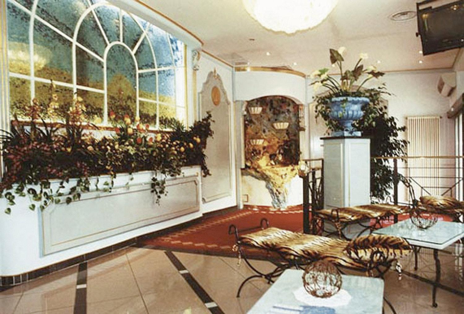 Hotel La Bussola Cittiglio Bagian luar foto