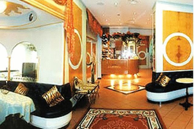 Hotel La Bussola Cittiglio Bagian luar foto