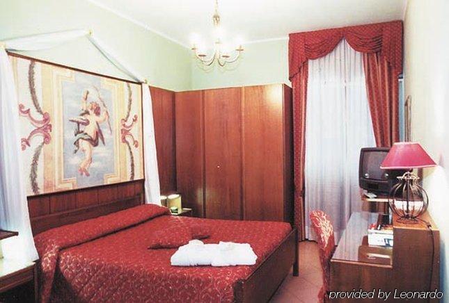 Hotel La Bussola Cittiglio Bagian luar foto